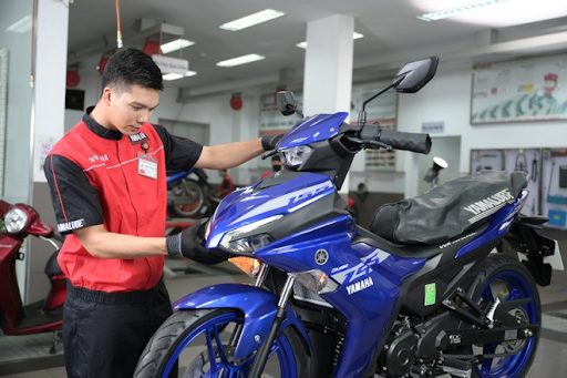 Thay lọc gió xe máy chính hãng tại Yamaha